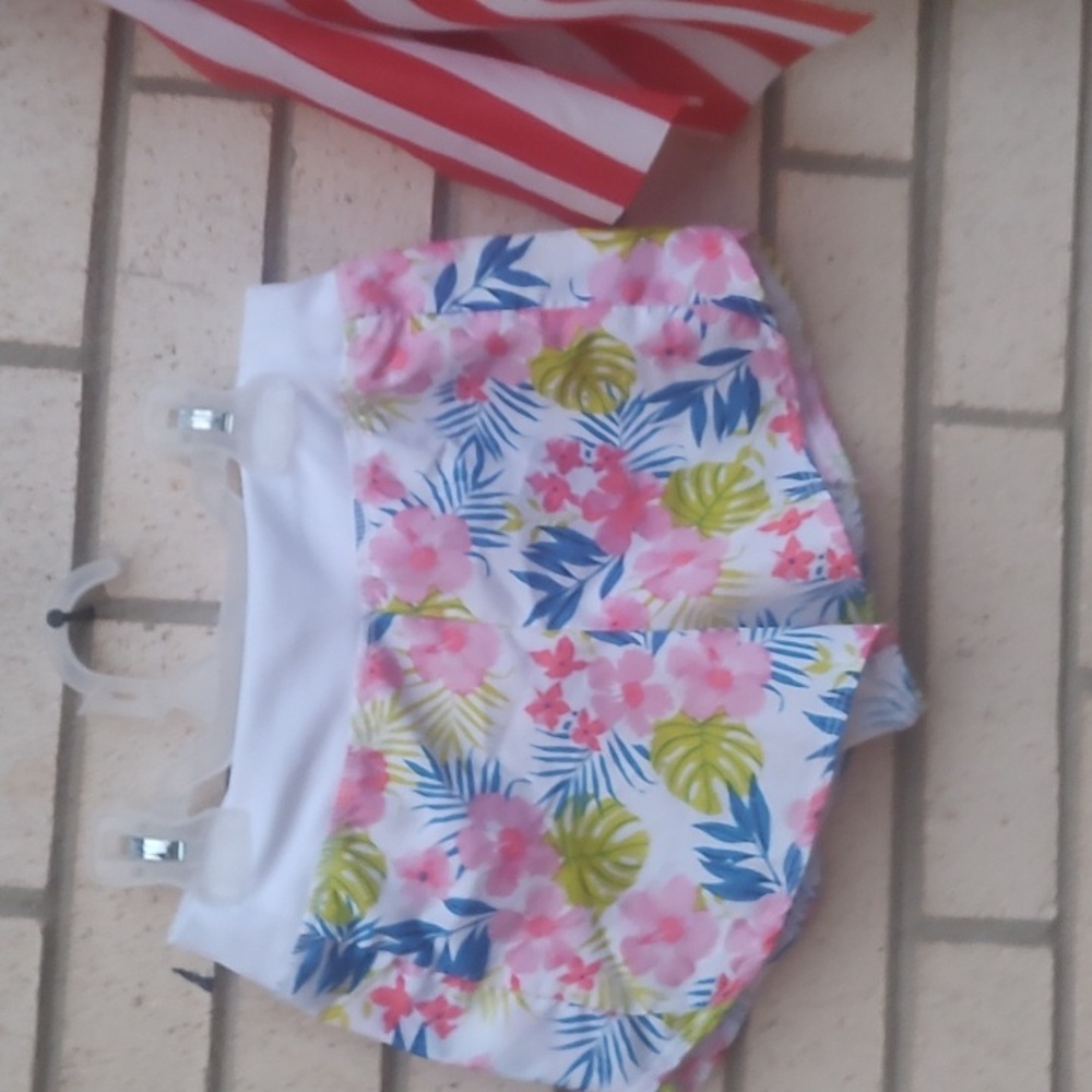 Flower Shorts - Picture 3 of 8
